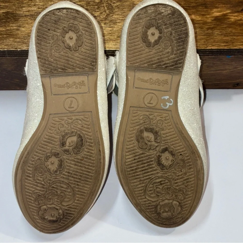 Toddler White Glitter Mary Jane Size 7 shoes sparkles Butterfly